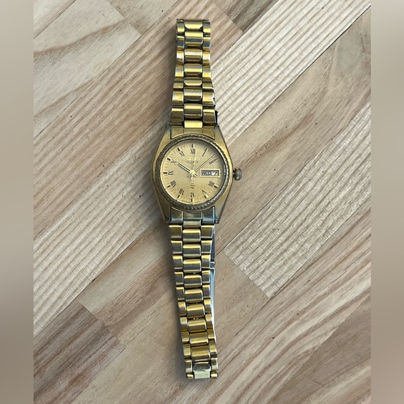 Seiko Ladies Watch Vintage Gold Tone Bracelet and Dial Day Date Windows - Picture 3 of 10